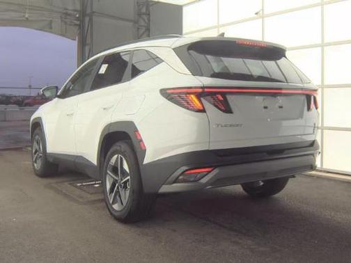 White Pearl 2025 Hyundai TUCSON SEL Convenience