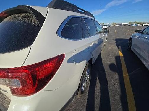 Crystal White Pearl 2019 Subaru Outback 2.5i Premium