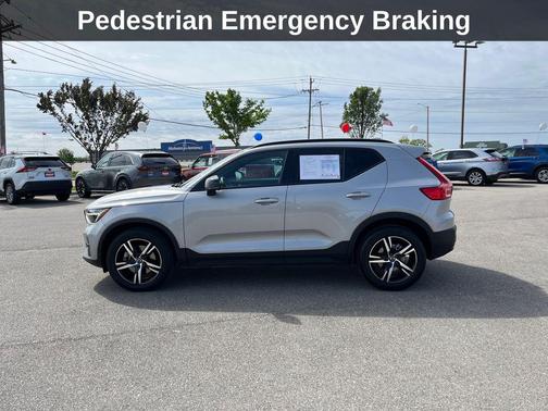 Gray 2023 Volvo XC40 B5 Plus Dark Theme