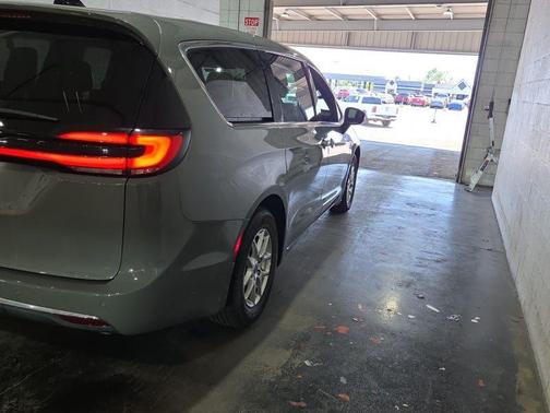 Ceramic Gray Clearcoat 2025 Chrysler Pacifica L