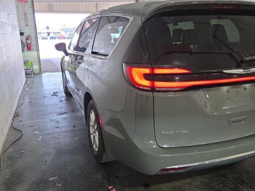 Ceramic Gray Clearcoat 2025 Chrysler Pacifica L