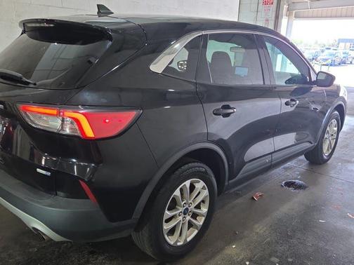 Agate Black Metallic 2020 Ford Escape SE