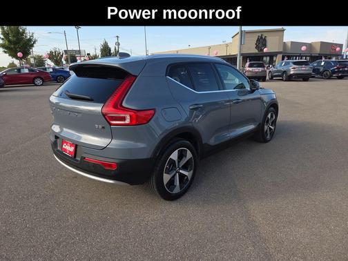 2023 Volvo XC40 B5 Plus Bright Theme