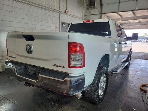 Bright White Clearcoat 2024 RAM 2500 Big Horn Crew Cab 4x4 6'4' Box