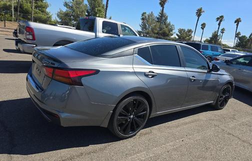 2022 Nissan Altima SR FWD