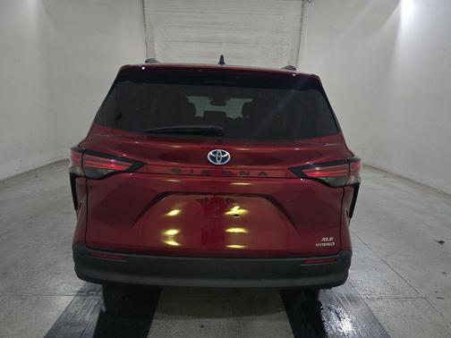 2022 Toyota Sienna XLE 7 Passenger