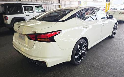 Pearl White Tricoat 2025 Nissan Altima SR FWD