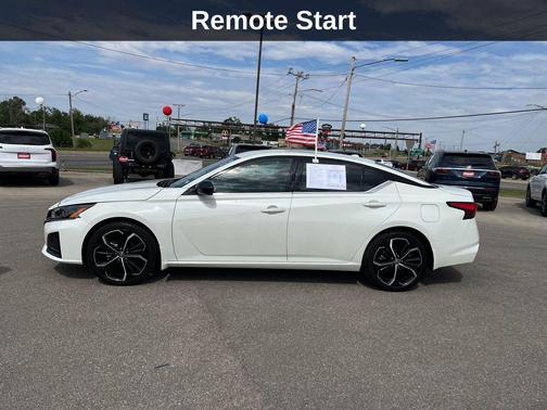 Pearl White Tricoat 2025 Nissan Altima SR FWD