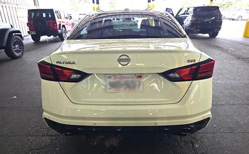 Pearl White Tricoat 2025 Nissan Altima SR FWD