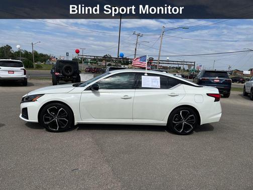 Pearl White Tricoat 2025 Nissan Altima SR FWD