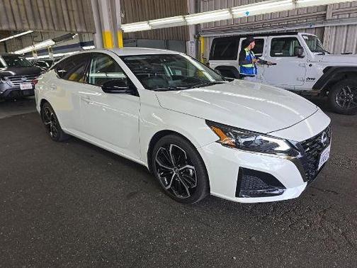 Pearl White Tricoat 2025 Nissan Altima SR FWD