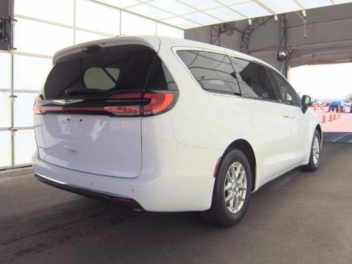 Bright White Clearcoat 2023 Chrysler Pacifica Touring L