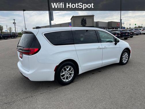 Bright White Clearcoat 2023 Chrysler Pacifica Touring L