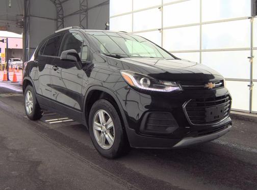 Mosaic Black Metallic 2022 Chevrolet Trax LT