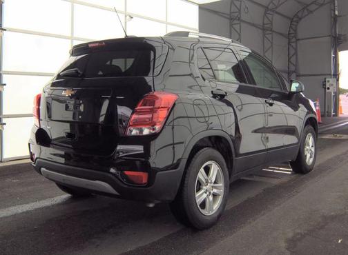 Mosaic Black Metallic 2022 Chevrolet Trax LT