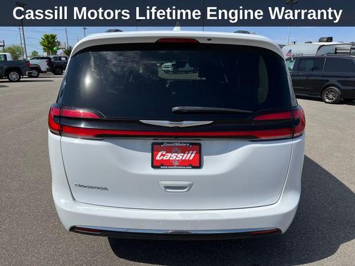 Bright White Clearcoat 2022 Chrysler Pacifica Touring L