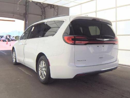 Bright White Clearcoat 2022 Chrysler Pacifica Touring L