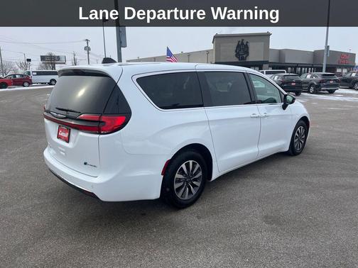 2024 Chrysler Pacifica Hybrid Select