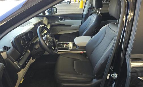 Aurora Black Pearl 2023 Kia Carnival LX