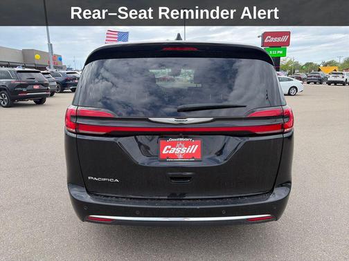 Diamond Black Crystal Pearlcoat 2024 Chrysler Pacifica Touring L
