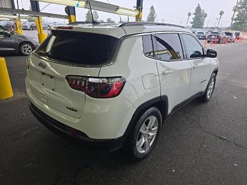 Bright White Clearcoat 2022 Jeep Compass Latitude