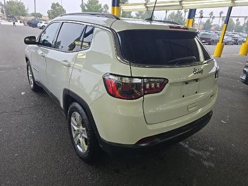 Bright White Clearcoat 2022 Jeep Compass Latitude
