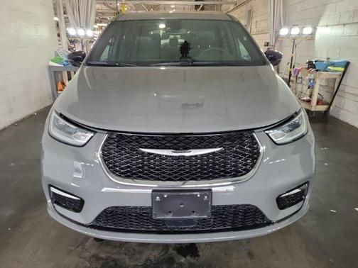 Ceramic Gray Clearcoat 2025 Chrysler Pacifica L