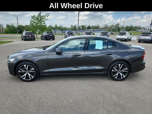 2024 Volvo S60 B5 Plus Dark Theme