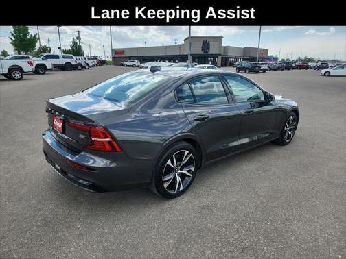 2024 Volvo S60 B5 Plus Dark Theme
