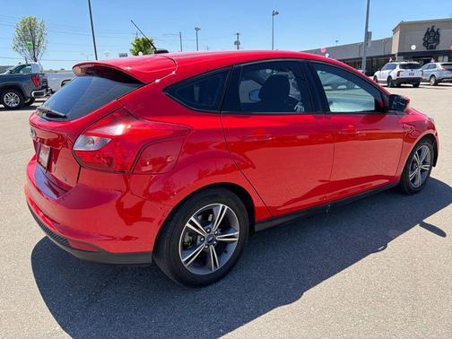 Race Red 2014 Ford Focus SE