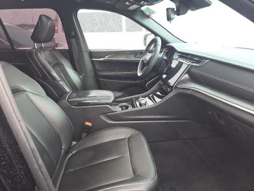 Diamond Black Crystal Pearlcoat 2024 Jeep Grand Cherokee 4xe Base
