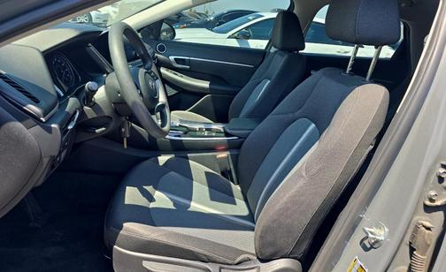 2022 Hyundai SONATA SE