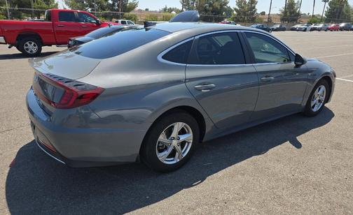 2022 Hyundai SONATA SE