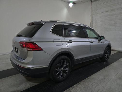 Silver Metallic 2022 Volkswagen Tiguan 2.0T SE