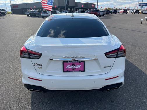 2022 Maserati Ghibli Modena Q4