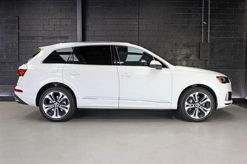 2022 Audi Q7 55 Premium Plus