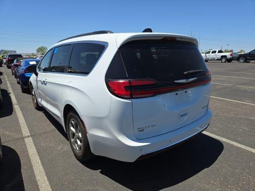 Bright White Clearcoat 2023 Chrysler Pacifica Limited