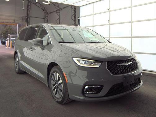 2022 Chrysler Pacifica Hybrid Touring L