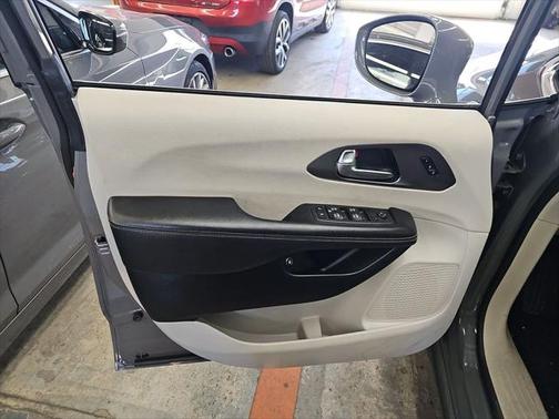 2022 Chrysler Pacifica Hybrid Touring L