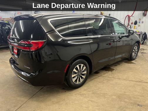 2024 Chrysler Pacifica Hybrid Select