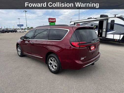 Velvet Red Pearlcoat 2022 Chrysler Pacifica Limited