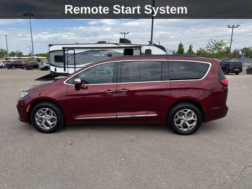 Velvet Red Pearlcoat 2022 Chrysler Pacifica Limited