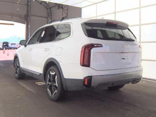 Glacial White Pearl 2025 Kia Telluride S