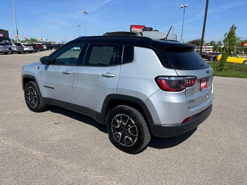 Silver Zynith Metallic Clearcoat 2025 Jeep Compass Trailhawk