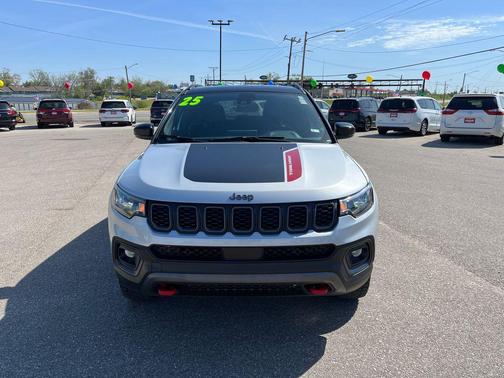 Silver Zynith Metallic Clearcoat 2025 Jeep Compass Trailhawk