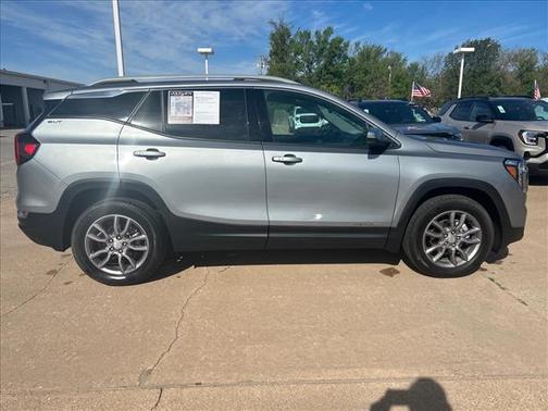 Sterling Metallic 2024 GMC Terrain SLT