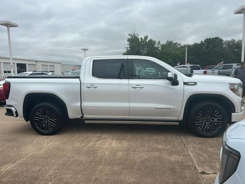White Frost Tricoat 2022 GMC Sierra 1500 Denali