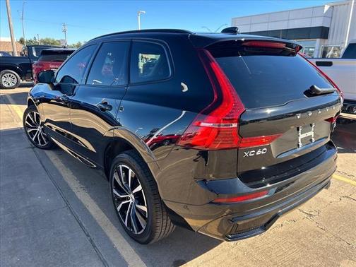 2024 Volvo XC60 B5 Plus Dark Theme