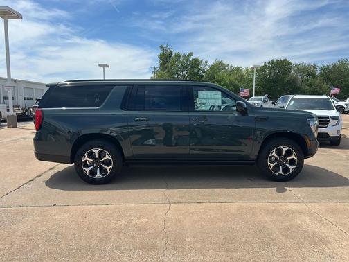 Midnight Pine 2026 GMC Yukon XL 4WD AT4 Ultimate