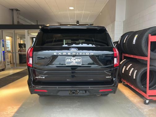 Agate Black Metallic 2025 Ford Expedition Max Active 4x4